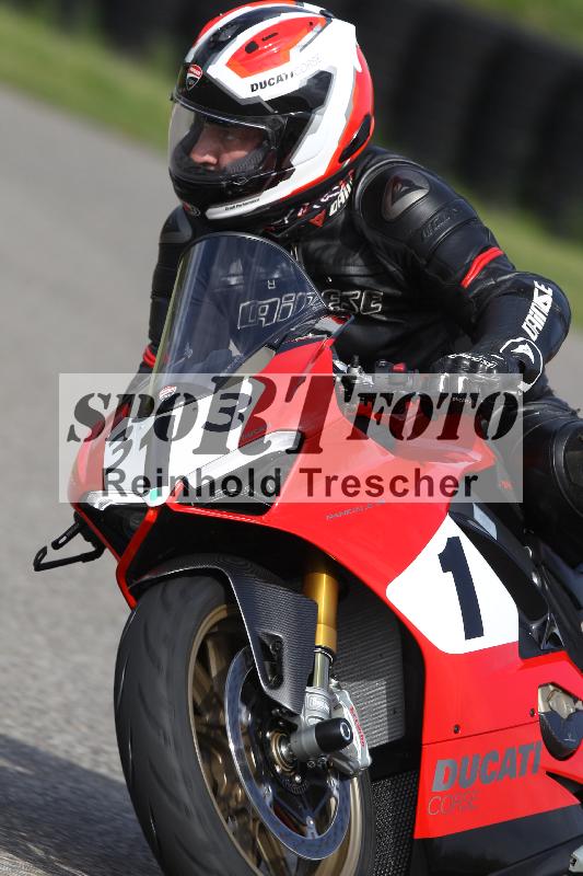 Archiv-2025/10 23.04.2025 Cornu Master School ADR/gruen-vert/313